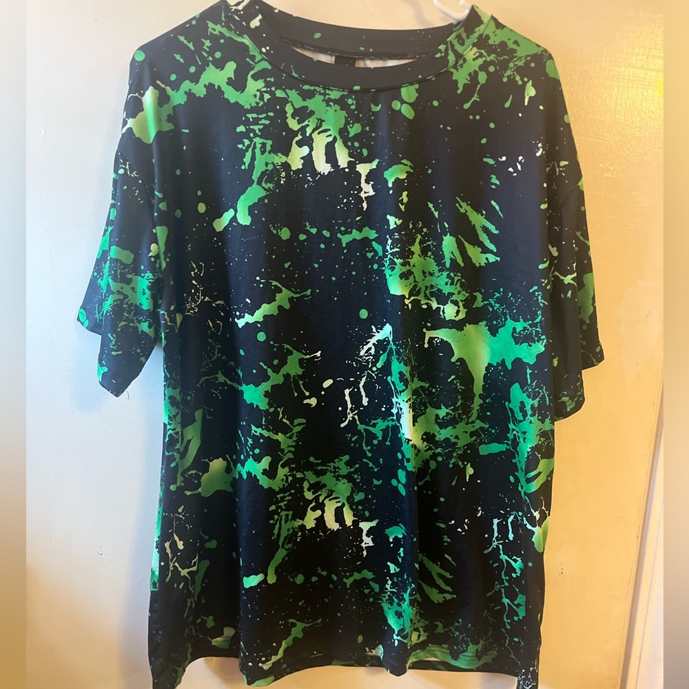 SHEIN Green and Black Splatter Shirt (XL) 💚🖤